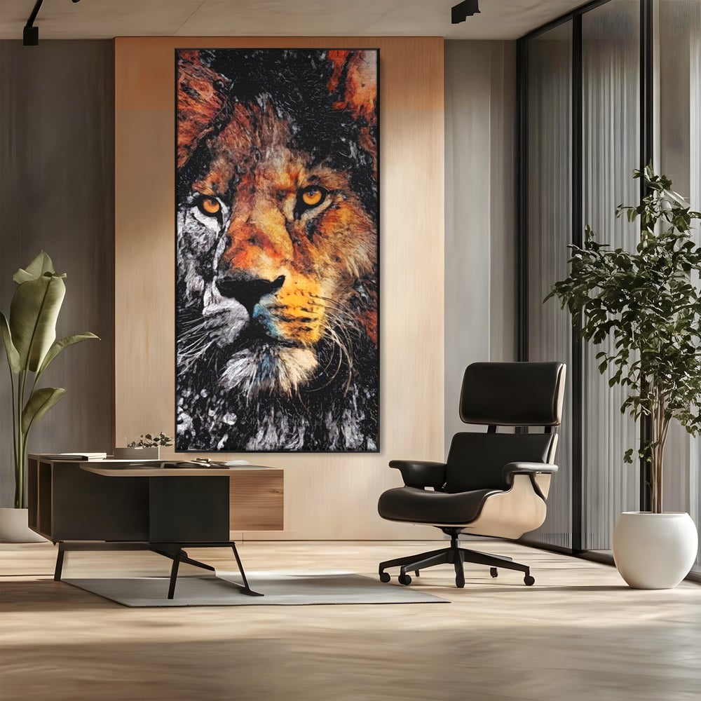 Tablou canvas cu tablou canvas cu leu stilizat, in rama de aluminiu negru, pe perete intr-un birou